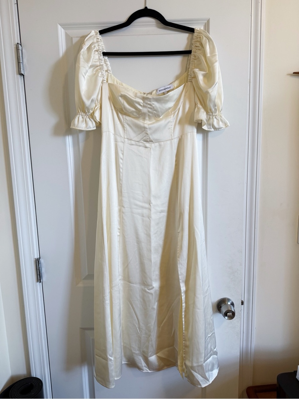 Who What Wear Light Cream Puff-Sleeve Maxi Dress